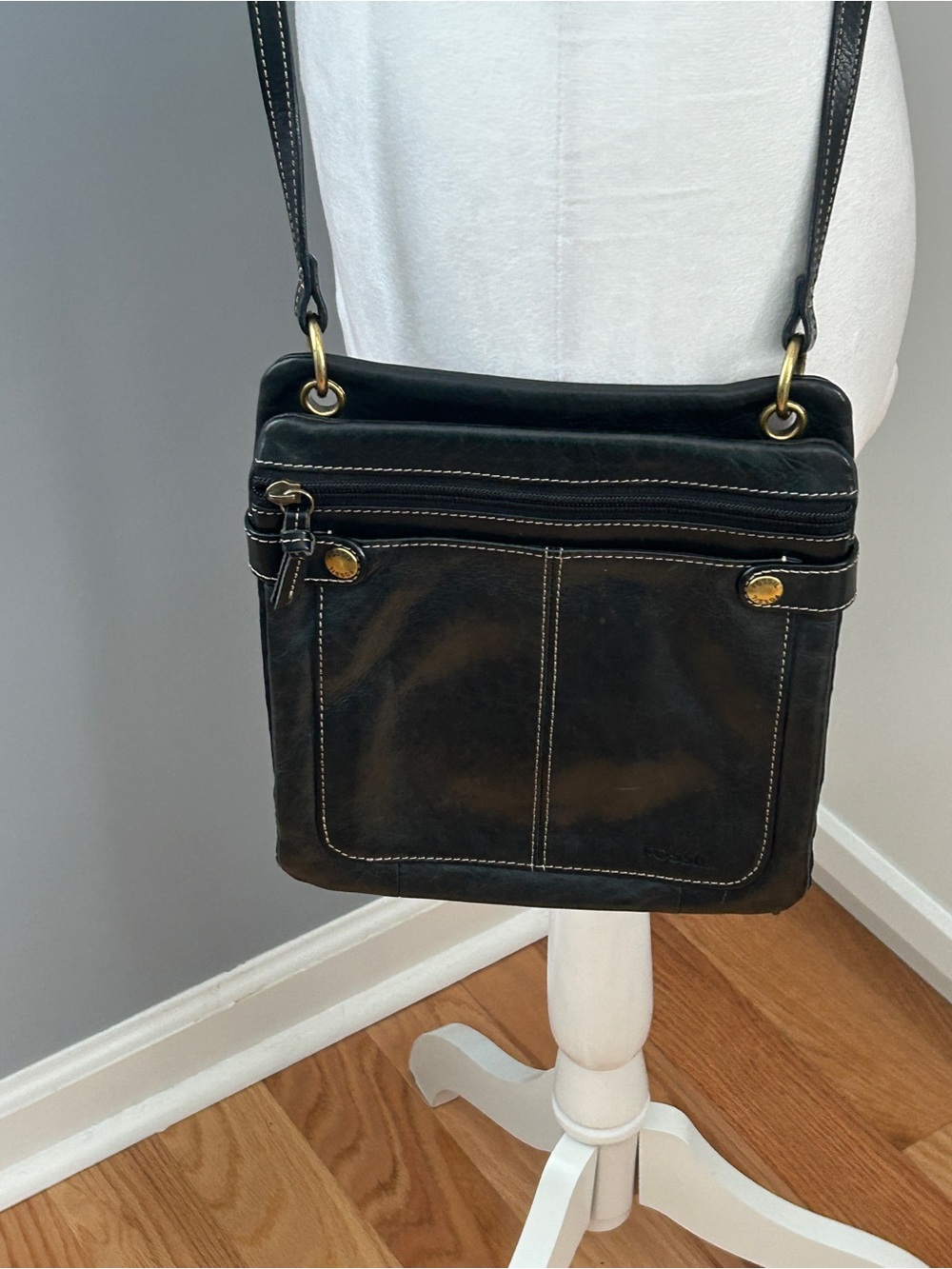 Fossil Black Leather Crossbody Organizer Bag Multi Pocket Card Slots Brass